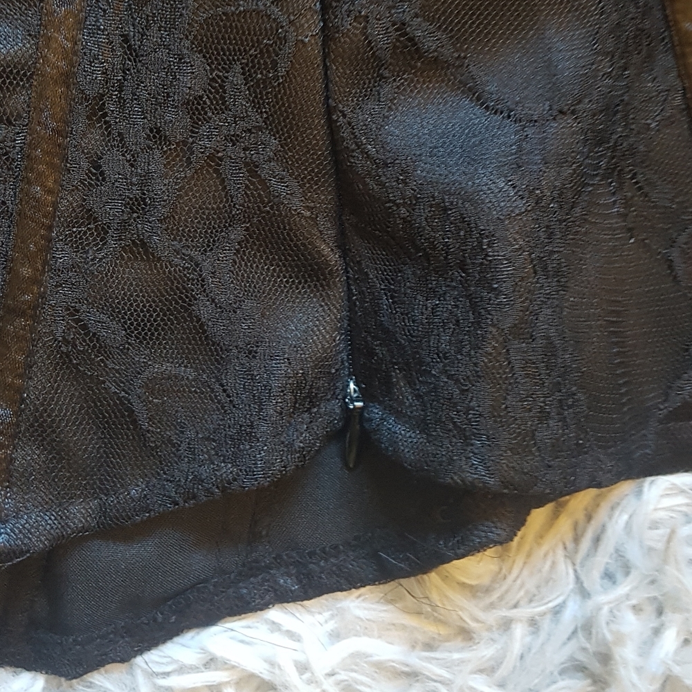 ⚡️SOLD⚡️ NWOT GUESS Black boned corset lace top - Small - Picture 3 of 6